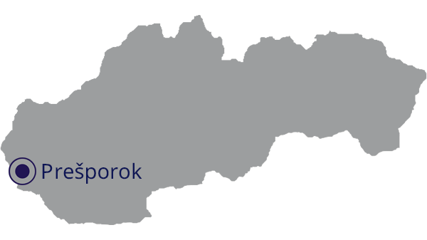 Landkaart van Slowakije in grijs met hoofdstad Bratislava aangegeven in Slowaaks Prešporok in donkerblauw - op transparante achtergrond - 600 x 529 pixels